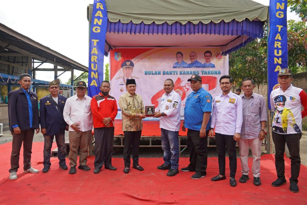 HUT Karang Taruna, Bupati Zahir Berikan Bansos