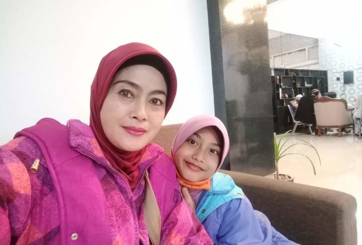 Ibu Rumah Tangga Pembuat Minyak Kutuk Anti Gagal Ginjal