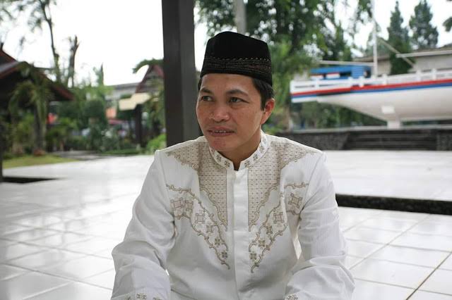 Memenangkan Hati Rakyat