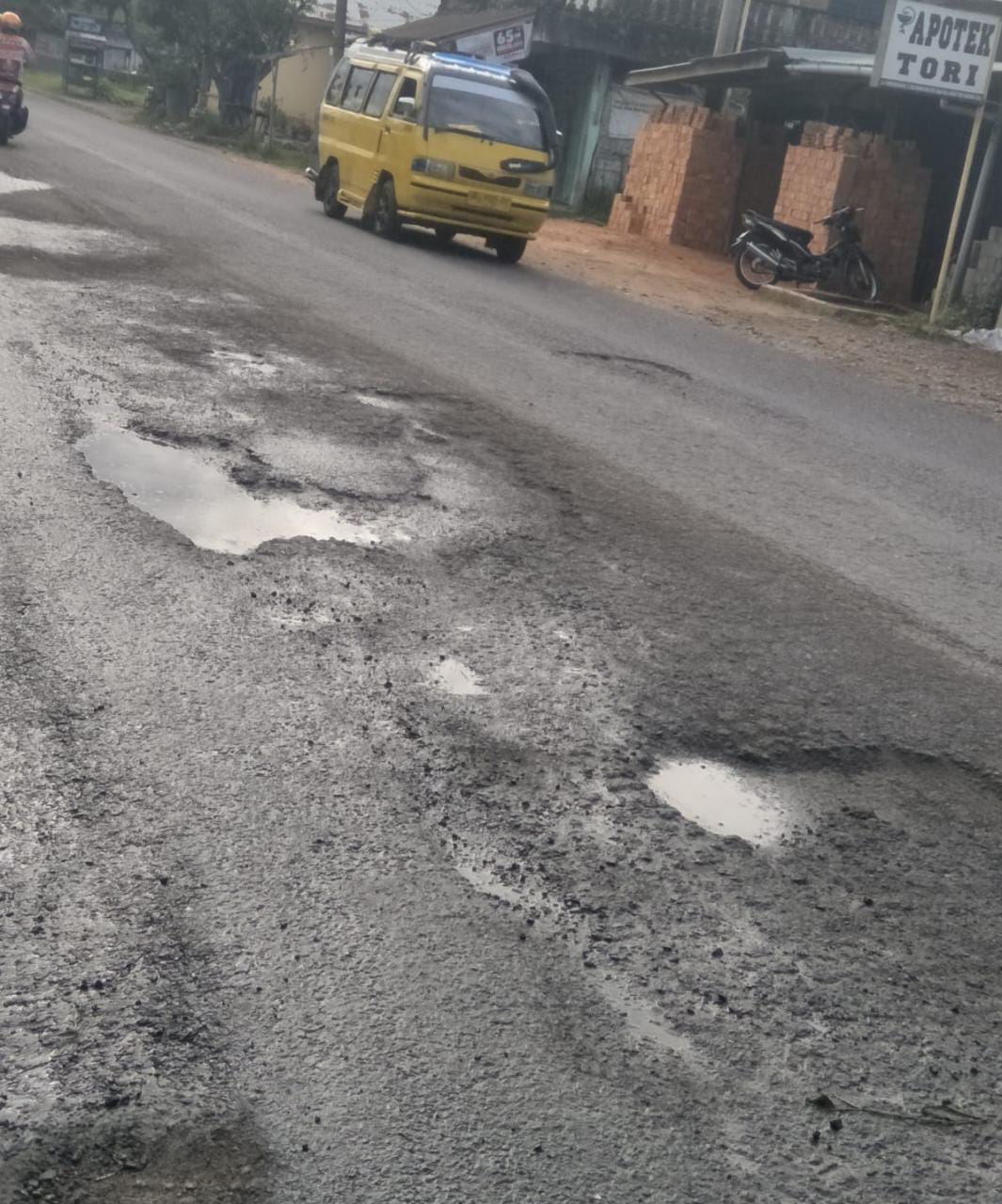 HMI Minta Pemkab Langkat Serius Perbaiki Jalan Rusak