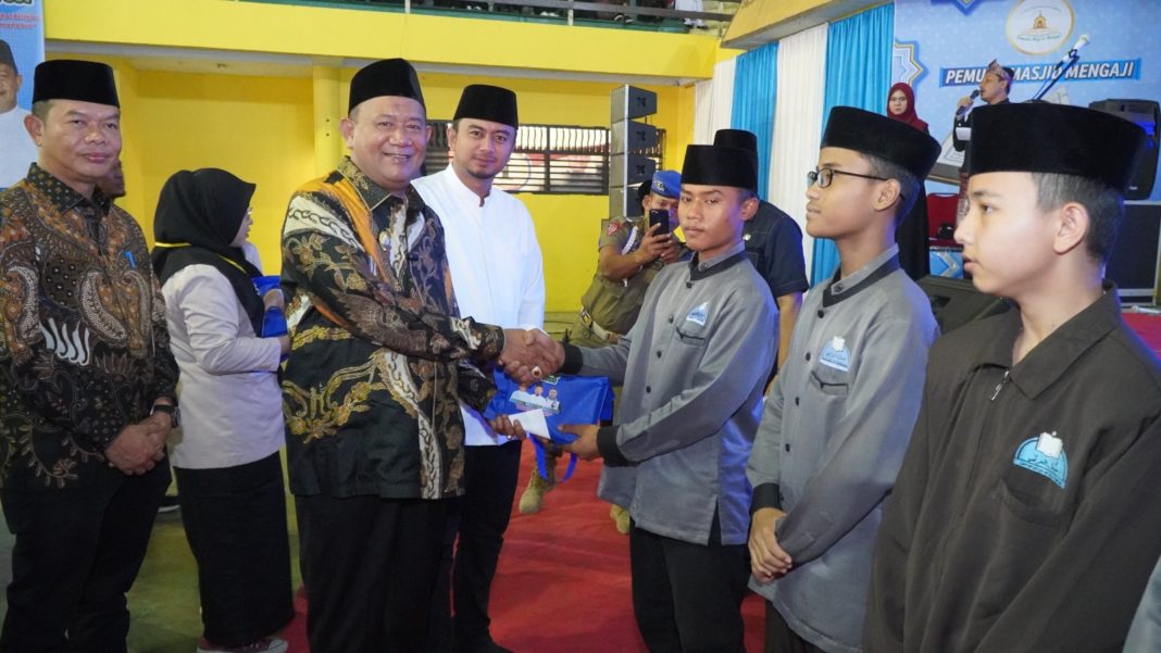 Pemuda Mesjid Mengaji
