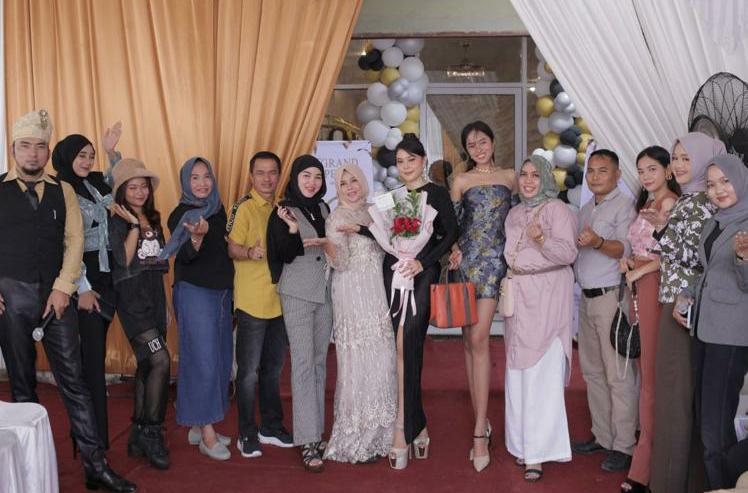 Artis FTV Cindy Tamara Erisca Buka Butik di Pekanbaru