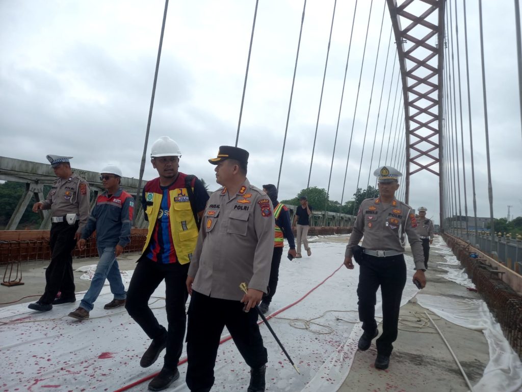 Kapolres Langkat Cek Pembangunan Jembatan Wampu II