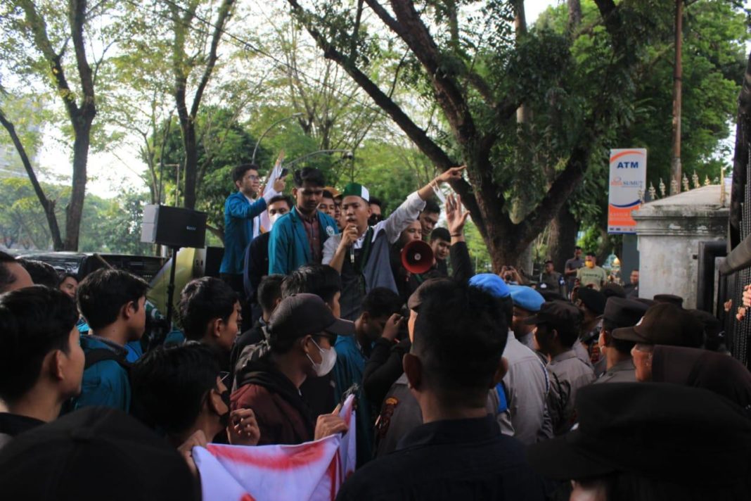 Demo Tolak UU Cipta Kerja