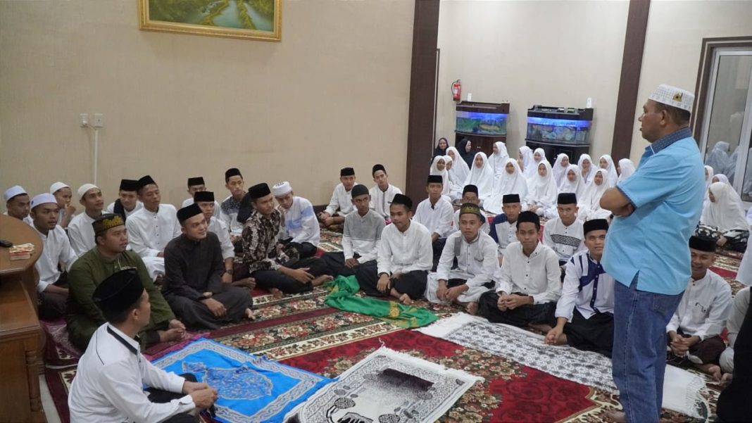 Salat Tarawih Bersama Santri Ulumul Qur'an