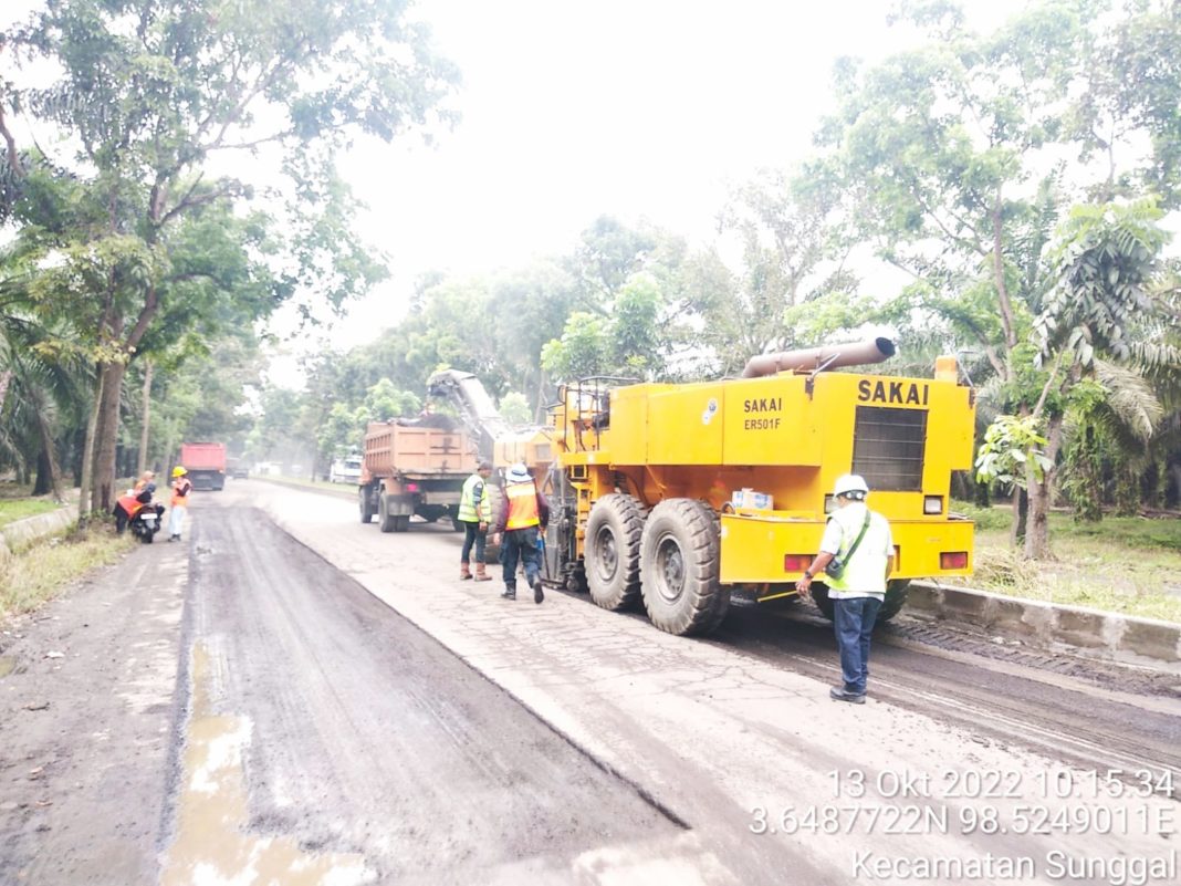 Jalan Nasional di Langkat Masih Banyak Tambal dan Berlubang