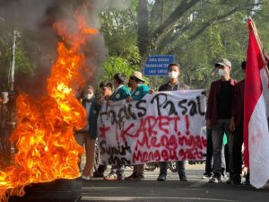 Demo Tolak UU Cipta Kerja