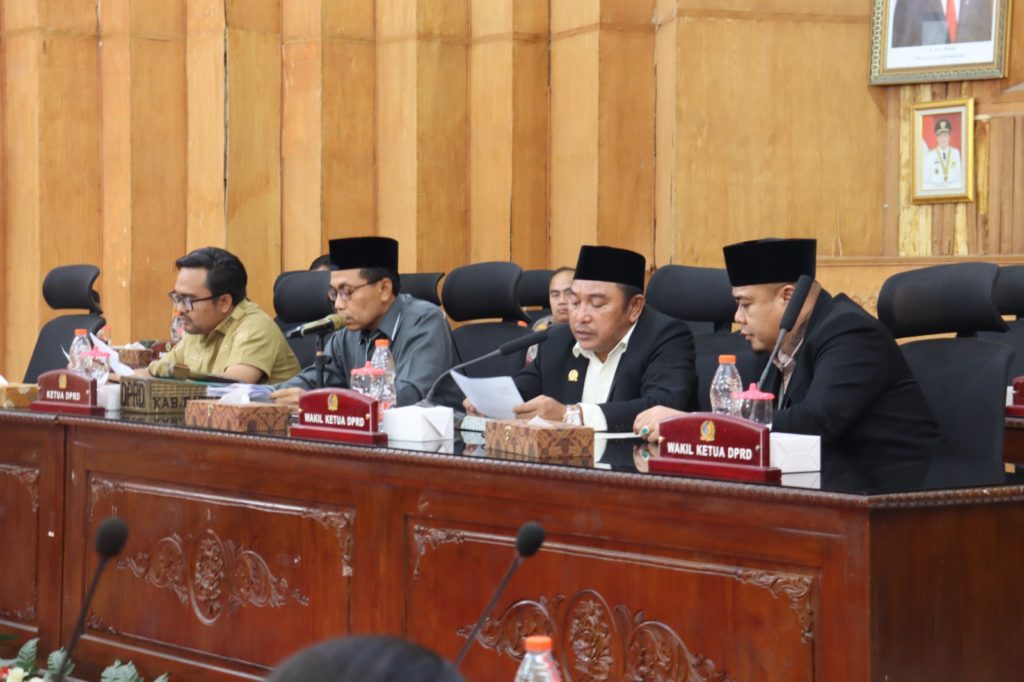 Rapat Paripurna Penyampaian 3 Nota Ranperda