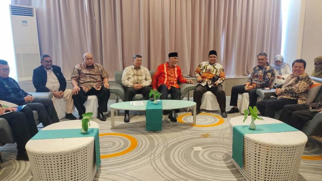 Bupati Suhatri Bur Presentasikan Peluang Investasi Pariwisata Padang Pariaman kepada Investor