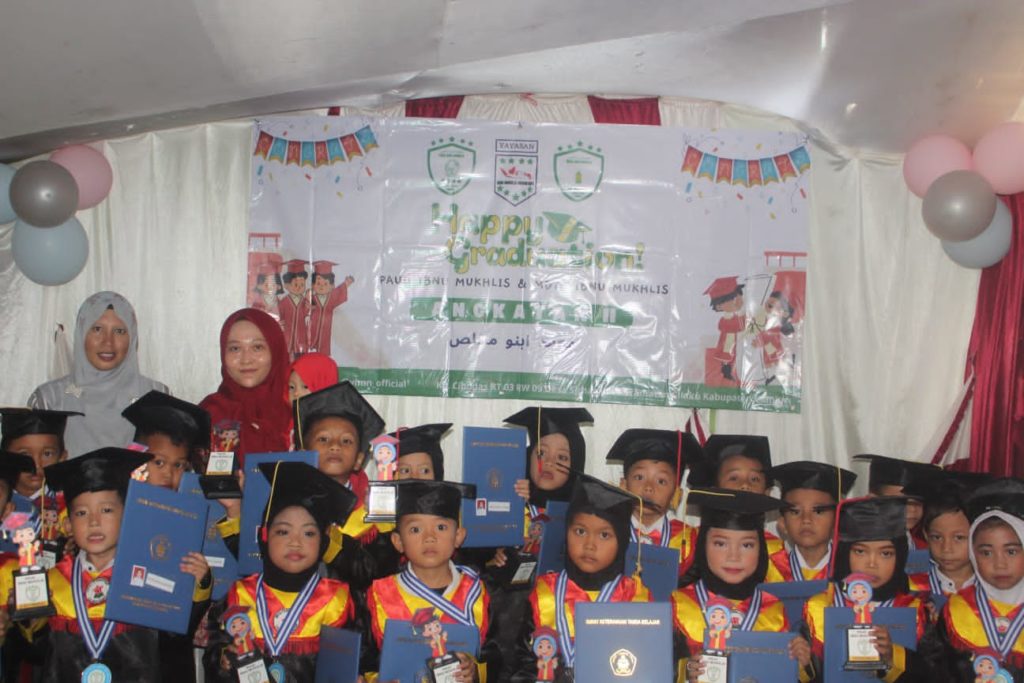 PAUD dan DTA Ibnu Mukhlis Cilaku Cianjur Sukses Gelar Perpisahan dan Pembagian Raport