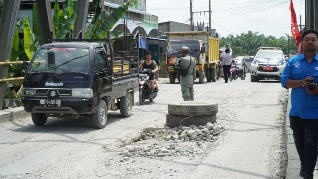 Jembatan Batang Serangan rusak