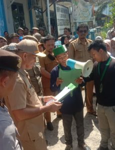 Masa HMI Aksi di Dinas Lingkungan Hidup Tapteng