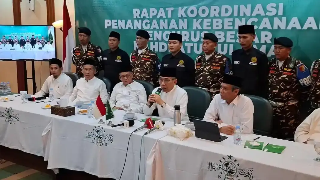 KH-Yahya-Cholil-Staquf-di-kantor-PBNU