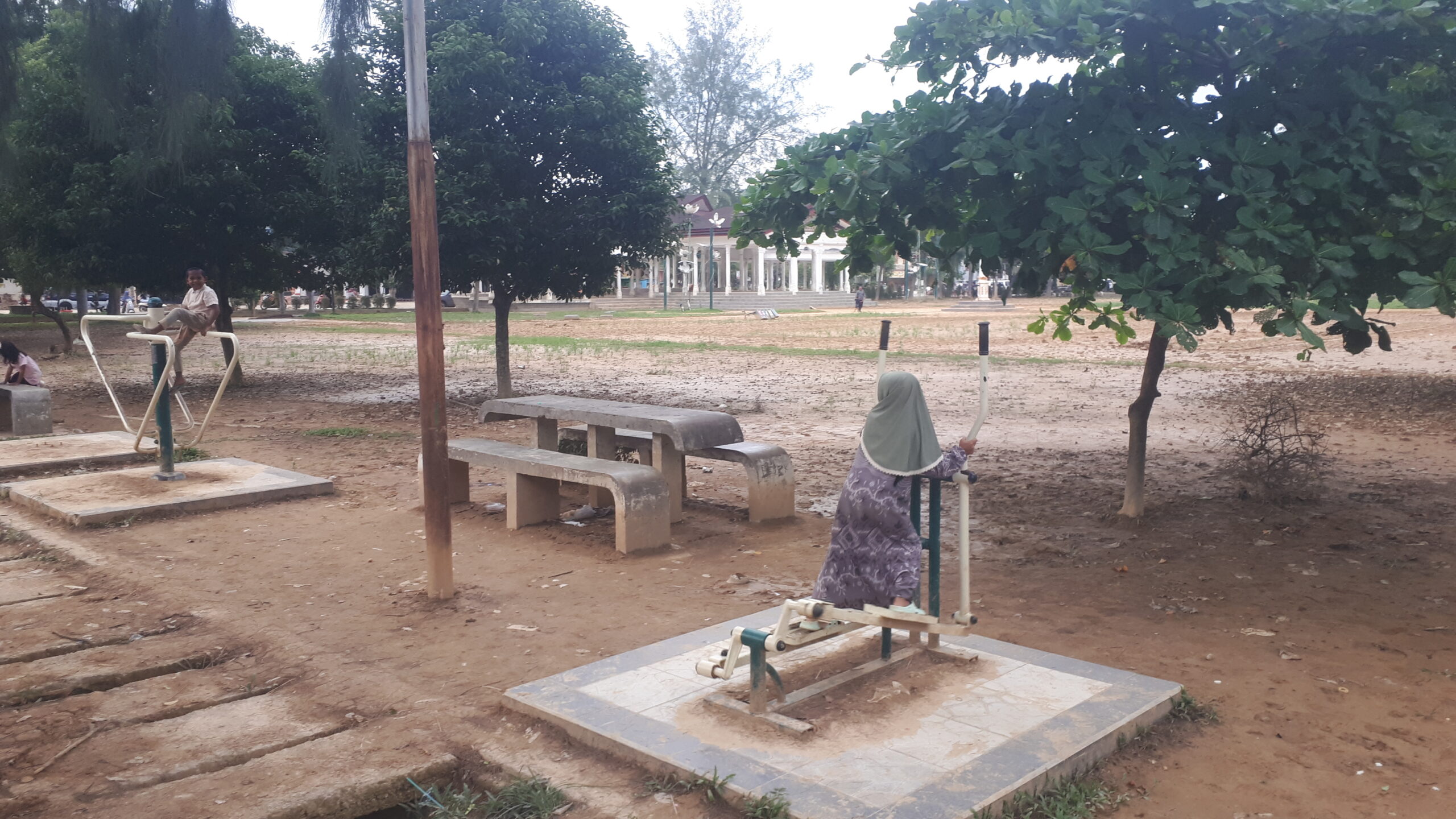 Lapangan Merdeka Langsa masih berlumpur