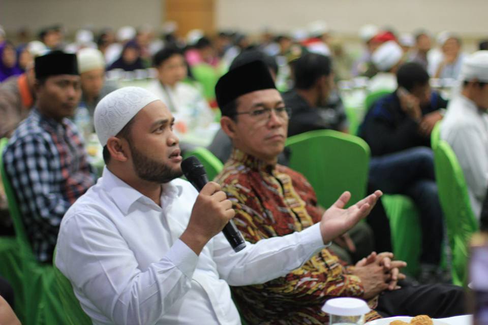 Dedi Iskandar Batubara (kiri) saat menghadiri Temu Tokoh Islam Sumut