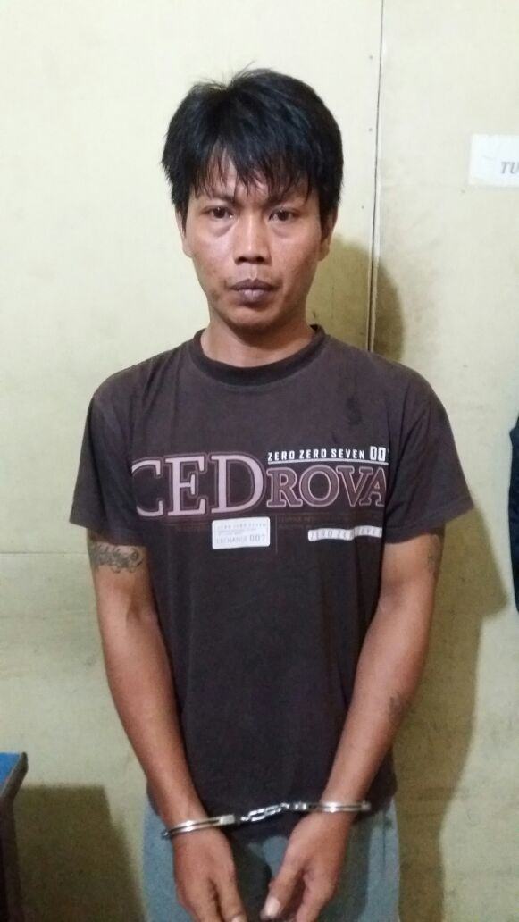 Suharyanto alias Hermanto saat berada di ruangan penyidik, setelah di amankan Personil Polsek Sunggal