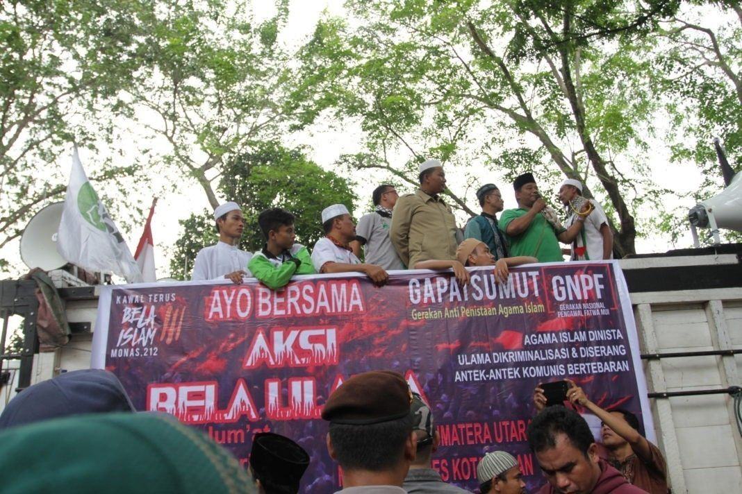 Yogoy/Massa GAPAI Sumut menggelar unjuk rasa di depan Gedung DPRD Sumut, Jalan Imam Bonjol