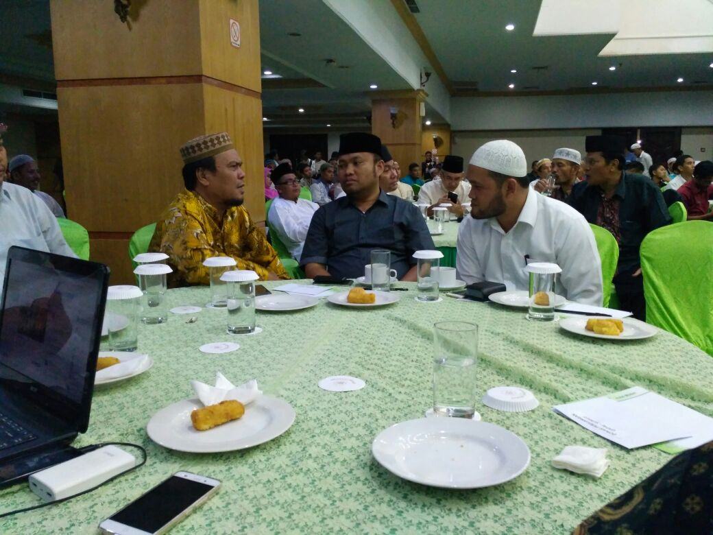 Dedi Iskandar berbincang dengan Ketua KNPI Sumut