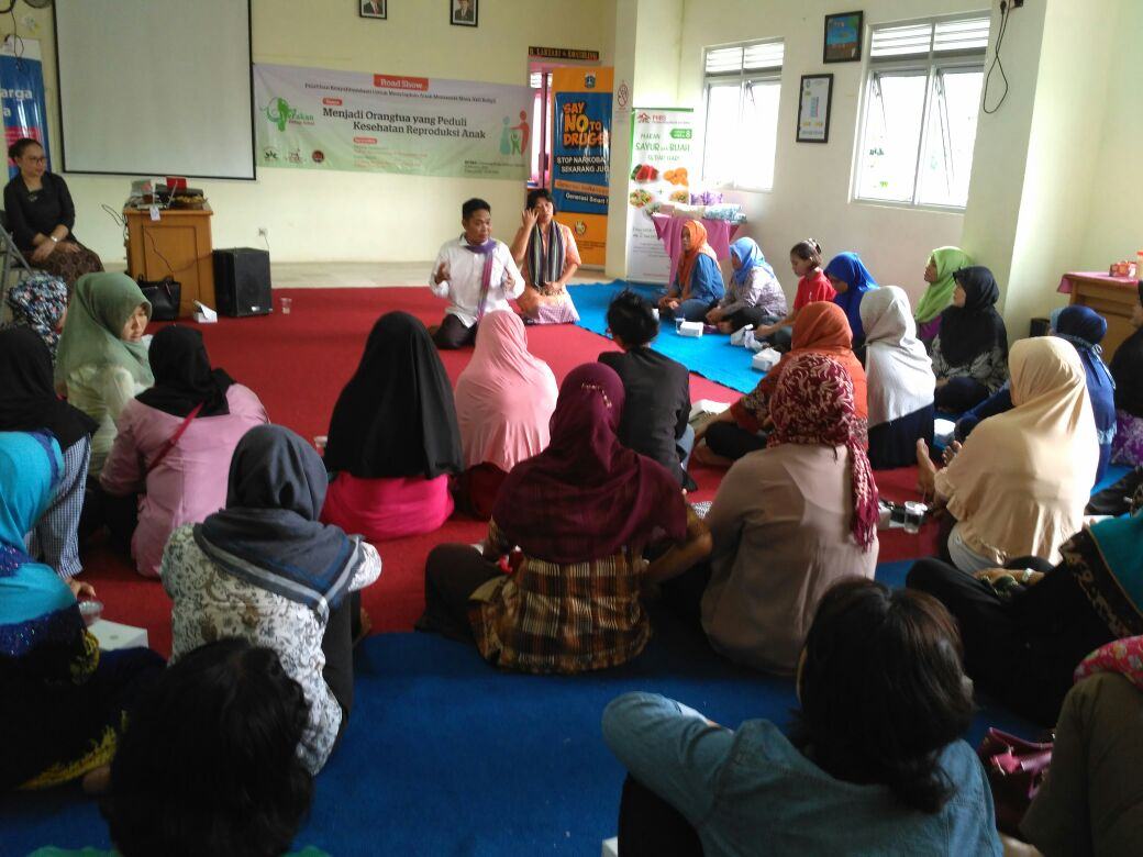 Istimewa/Nanang Djamaludin (Direktur Eksekutif Jaranan) memberi materi tentang pentingnya pendidikan seks untuk anak