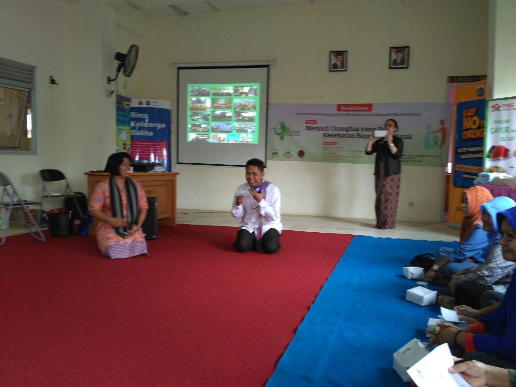 Istimewa/Nanang Djamaludin (Direktur Eksekutif JARANAN) Memaparkan Konsep Orangtua Sosial