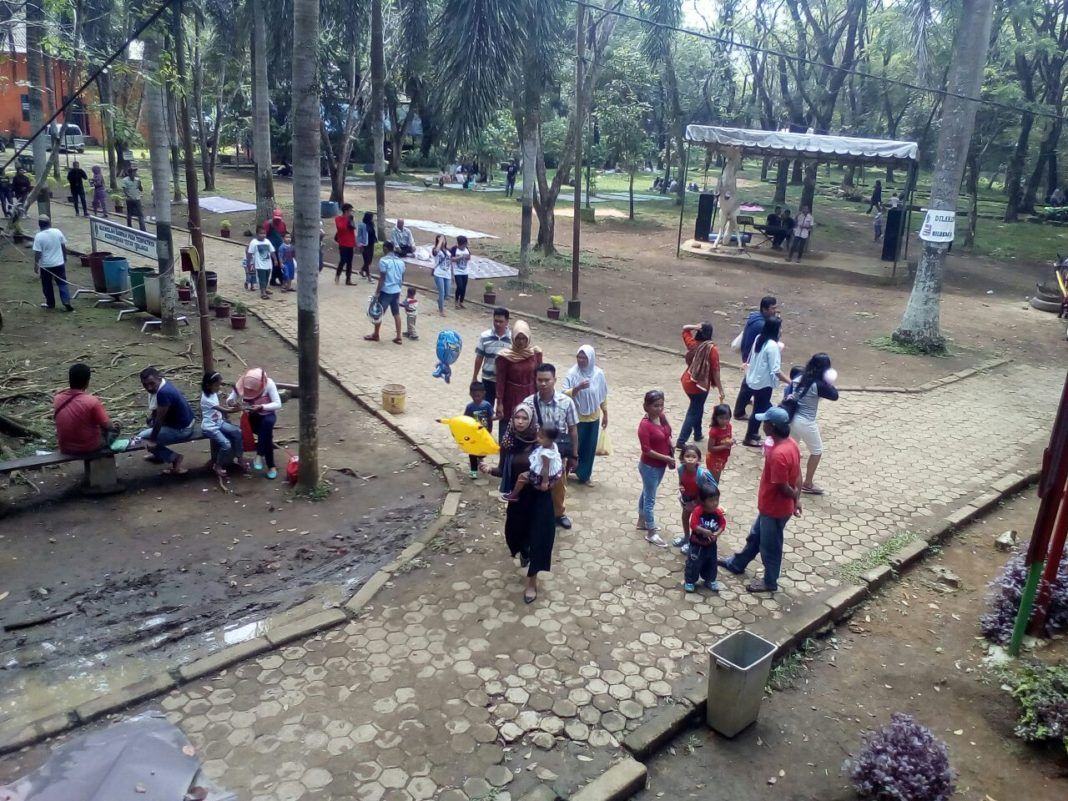 Pengunjung Medan Zoo Tamapak Ramai