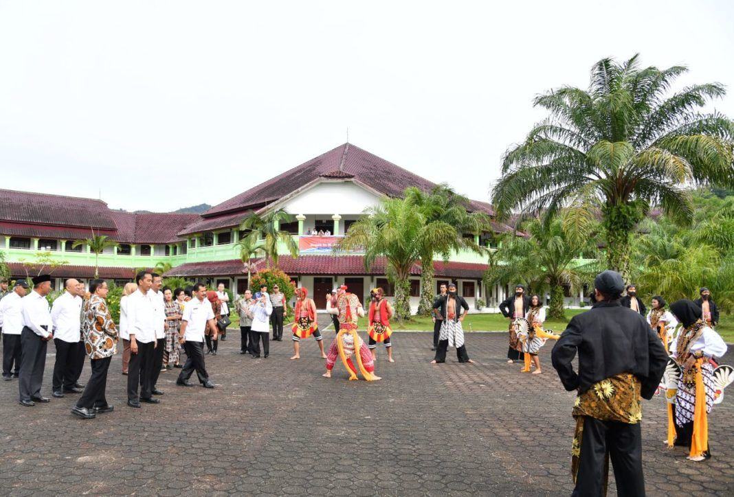 Jokowi Kunjungi SMAN 1 Matauli Pandan Tapteng