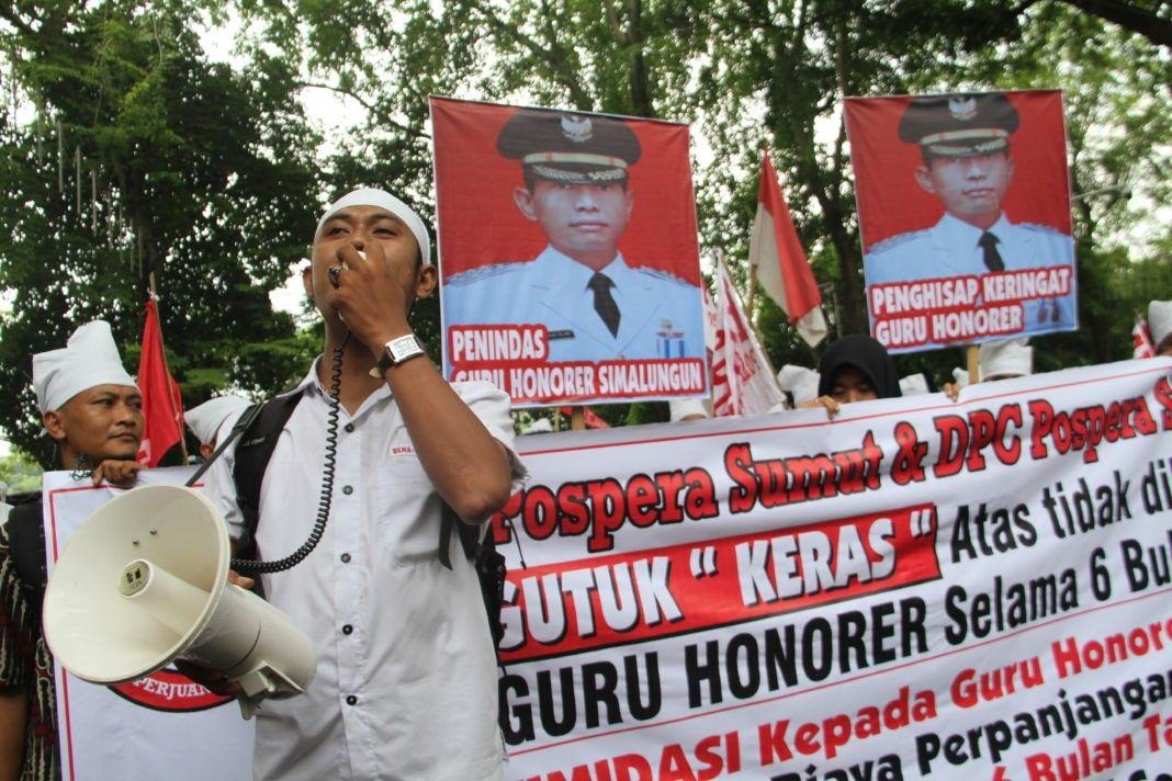 (Breaking News) Demo Guru Simalungun, Natarmila Damanik Rela Jual Tanah Demi Perpanjang SK PTT