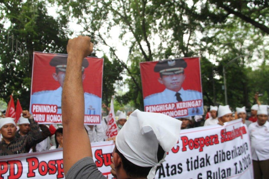 Demo Guru Simalungun, Pendemo Sebut JR Saragih Pengisap Keringat Honorer