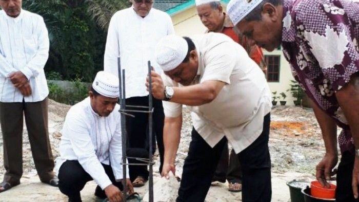 Haji Buyung, infaqkan pembangunan Aula Mesjid Al-Munawwaroh Kec. Aek Natas