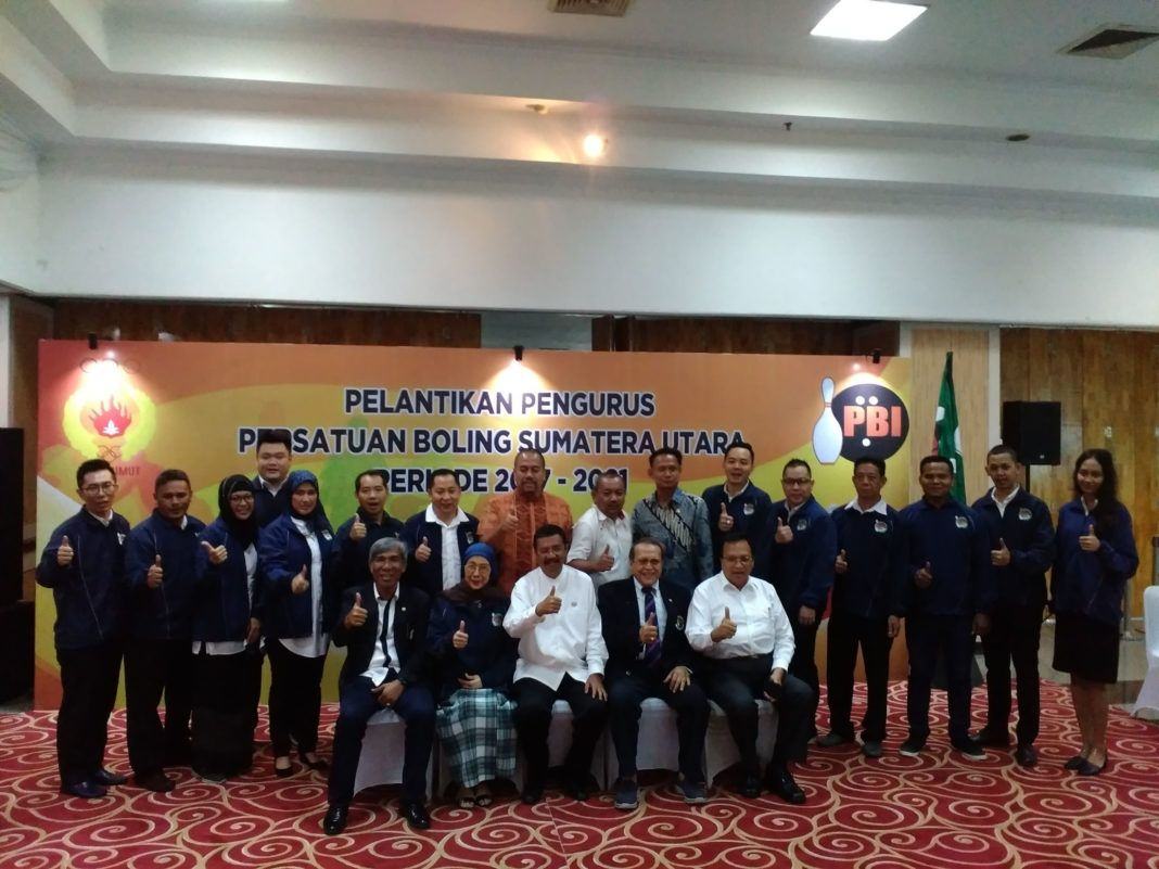 Foto: Pengurus Provinsi PBI Sumatera Utara periode 2017-2021 foto bersama usai dilantik di aula Martabe kantor Gubsu, Jumat (26/5).