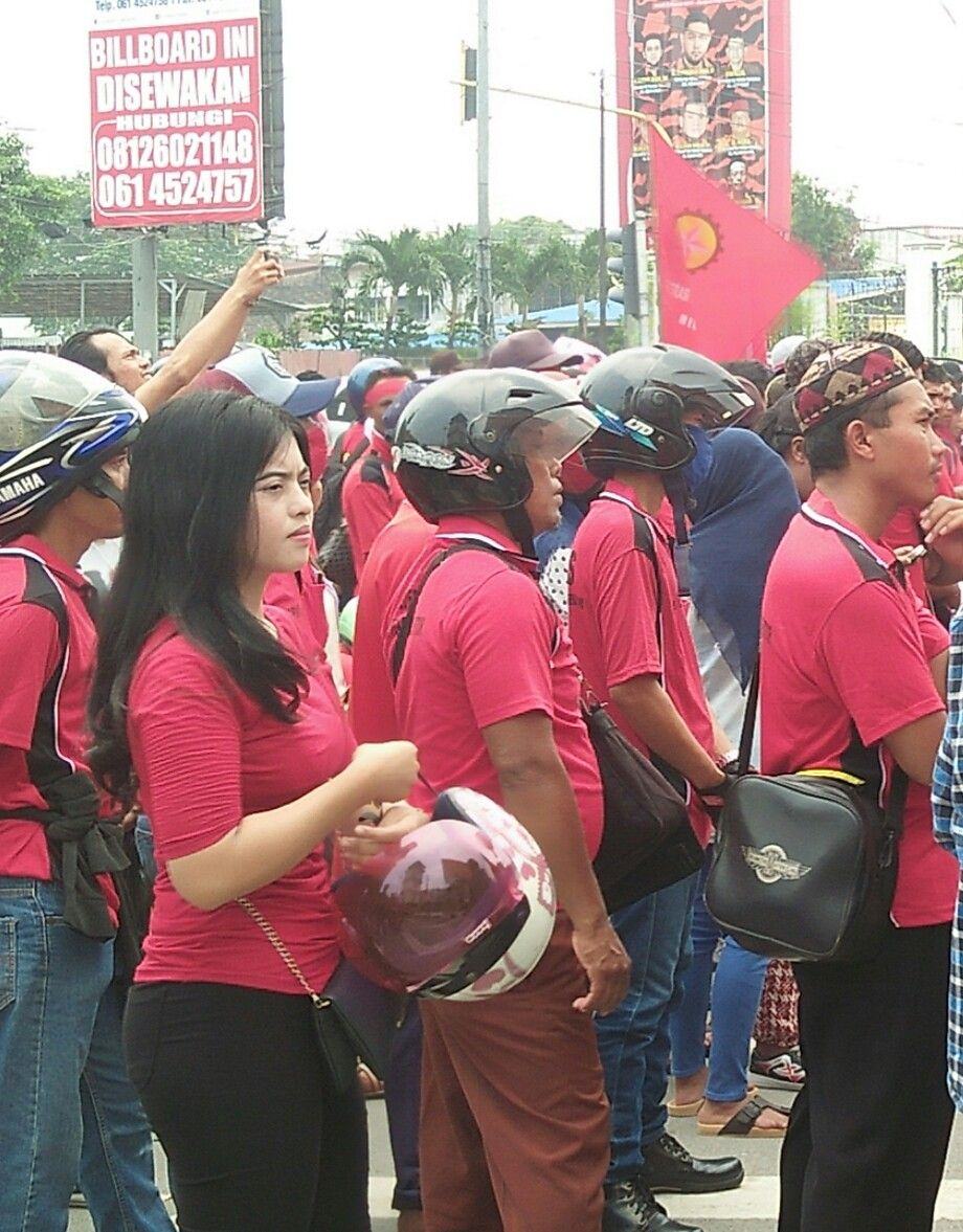 Demo Buruh Medan, Massa Aksi Cantik Undang Perhatian ...