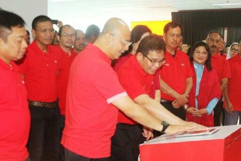 Foto: Walikota Medan Drs H T Dzulmi Eldin S M.Si meresmikan Digital Grapari Telkom Group, di Graha Merah Putih, Jalan Putri Hijau Medan, Jumat (26/5).