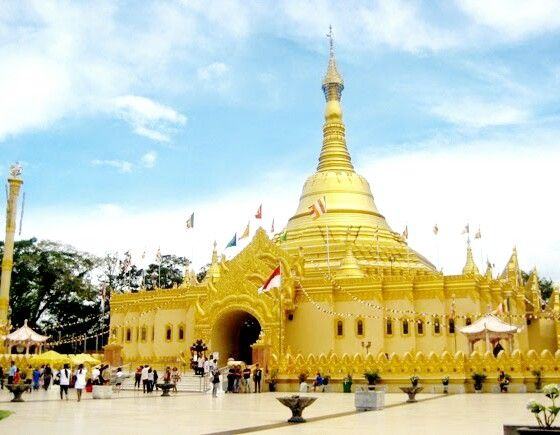Wisata Pagoda Megah