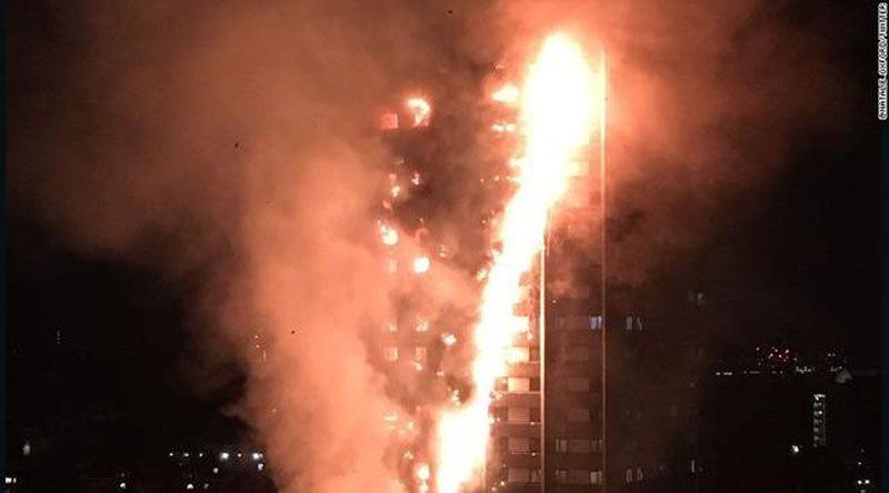 Apartemen 24 Lantai Terbakar, Penghuni Dikhawatirkan Terjebak (Twitter)