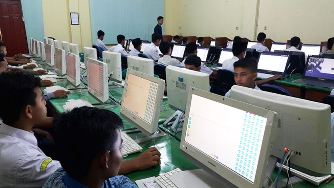 Ilustrasi- Polisi Daerah Sumatera Utara (Poldasu) menggelar ujian akademik taruna Akpol 2017 menggunakan model Computer Based Test (CBT) di ruang CBT Fakultas Kedokteran UMSU Gedung Pascasarjana Jalan Denai Medan.