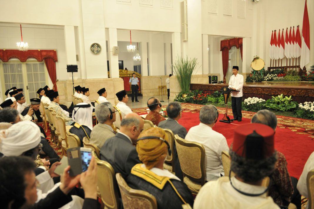 Foto: Presiden Jokowi dalam acara Nuzulul Quran di Istana Negara, Jakarta, Senin (12/6) malam.