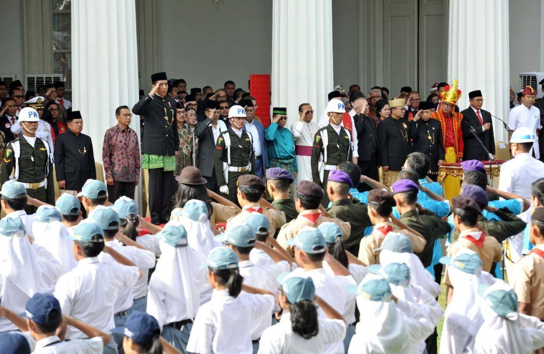 Foto: Presiden Jokowi mengikuti upacara Hari Lahir Pancasila di Gedung Pancasila, Kementerian Luar Negeri, Jakarta, Kamis (1/6) dengan khidmat.
