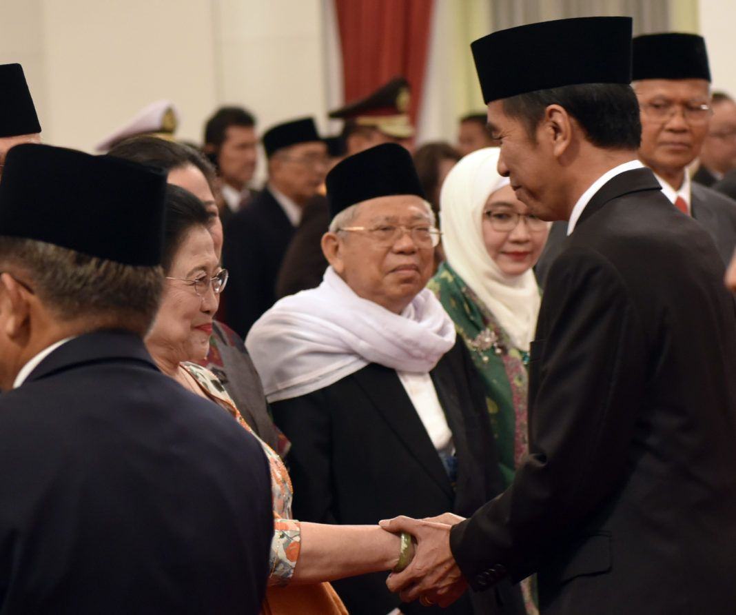 Foto: Presiden Jokowi saat pelantikan Pengarah dan Kepala UKP PIP di Istana Negara.