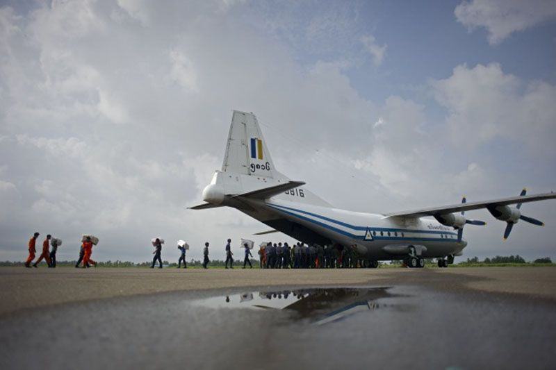 Pesawat militer Myanmar yang mengangkut 122 orang hilang di atas Laut Andaman. (Foto: AFP)