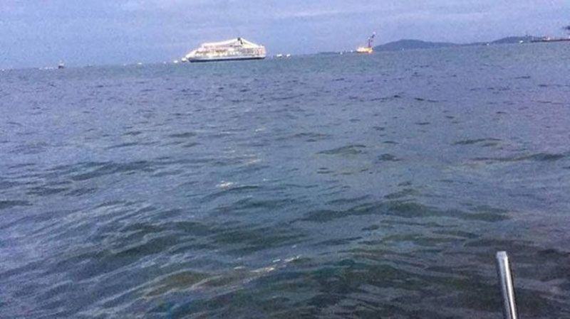 Foto: Jejak minyak dari lokasi di mana kapal MT Putri Sea dilaporkan hilang (Foto: MMEA).