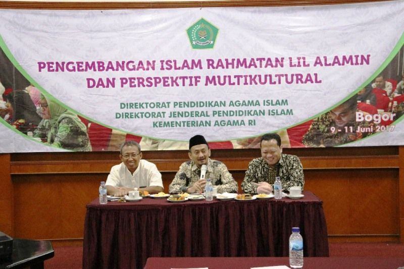 Foto: Sekretaris Ditjen Pendidikan Islam Ishom Yusqi saat menjadi narasumber pada pada Kegiatan Pengembangan Islam Rahmatan lil Alamin dan Perspektif Multikultural di Bogor, Sabtu (10/6).