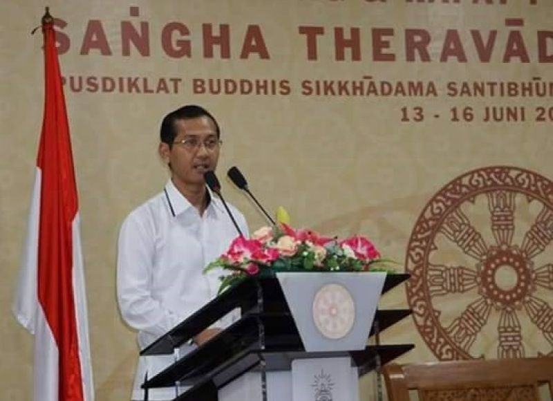 Foto: Direktur Urusan dan Pendidikan (Urpendik) Agama Buddha Supriyadi saat berbicara pada Simposium yang menjadi rangkaian Rapat Pimpinan Nasional Sangha Theravada Indonesia (STI) ke-II di Tangerang.