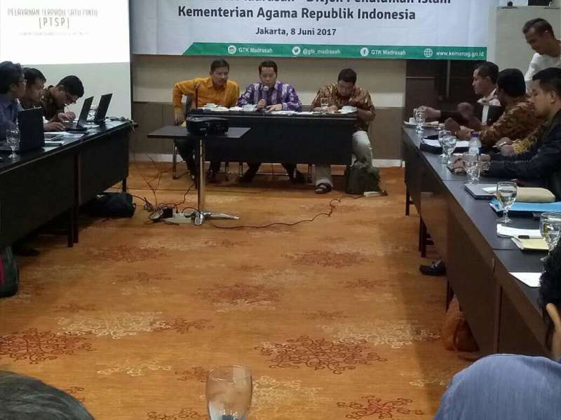 Foto: Dirjen Pendidikan Islam Kamaruddin Amin bersama Wakil Ketua dan Sekretaris Koordinatorat Perguruan Tinggi Agama Islam Swasta (KOPERTAIS) se-Indonesia di Jakarta, Kamis (8/6).