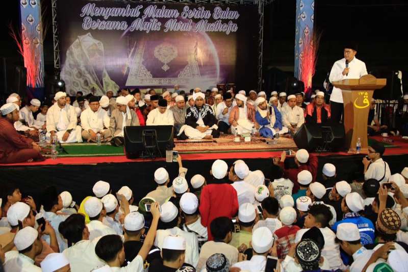 Foto: Menteri Agama beri sambutan pada Gema Malam Nuzul Qur'an yang digelar Majelis Nurul Musthofa di Tugu Proklamasi.