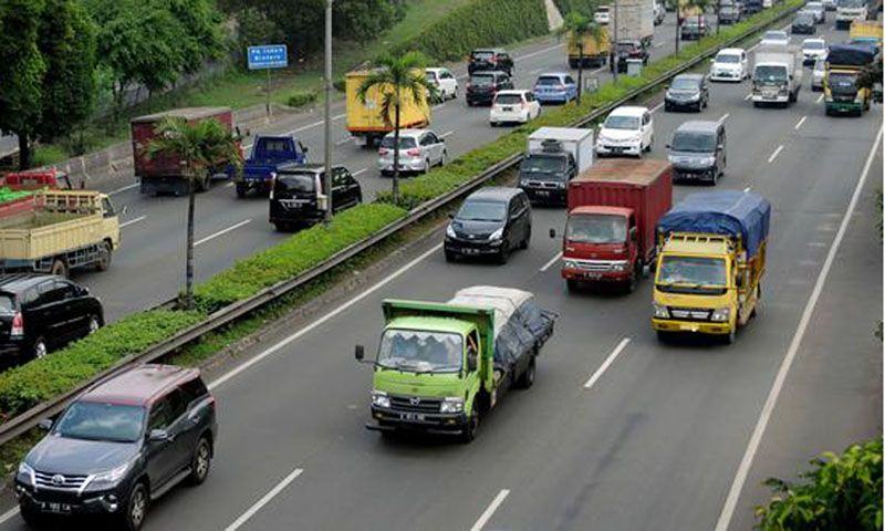 Aturan pembatasan operasional mobil barang tidak berlaku bagi mobil barang pengangkut Bahan Bakar Minyak (BBM).