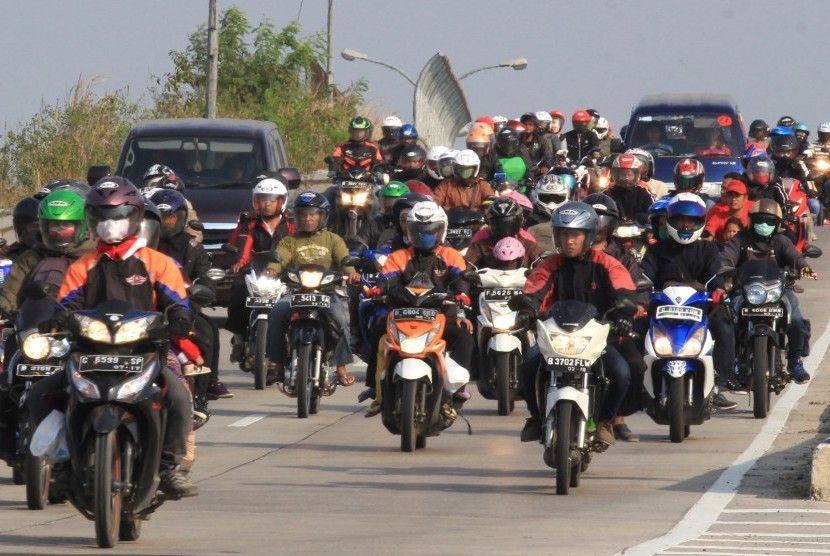 Foto: Sejumlah pemudik yang menggunakan sepeda motor.