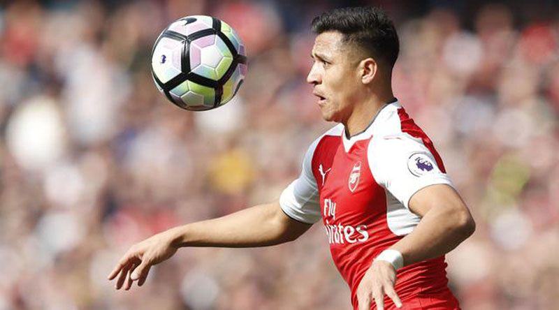 Sanchez masih enggan memperpanjang kontraknya bersama Arsenal. (AFP/Adrian Dennis)
