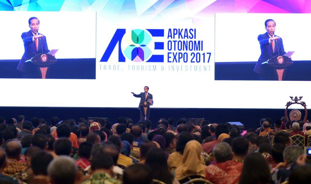 Foto: Presiden Jokowi saat memberikan sambutan pada pembukaan Rakernas X APKASI dan APKASI Otonomi Expo 2017, di JCC, Rabu (19/7).