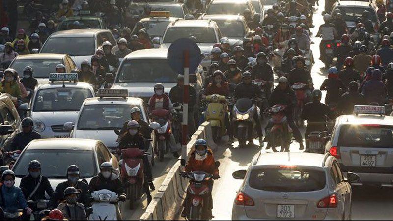 Kondisi kemacetan di Hanoi, yang dipengaruhi sepeda motor. (REUTERS/Kham)