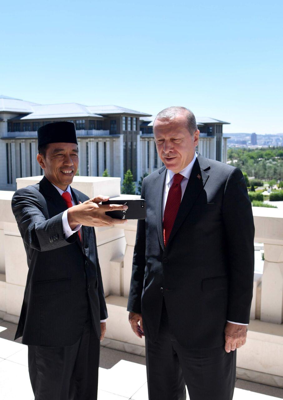 Foto: Presiden Jokowi dan Presiden Erdogan menyampaikan pesan melalui Vlog